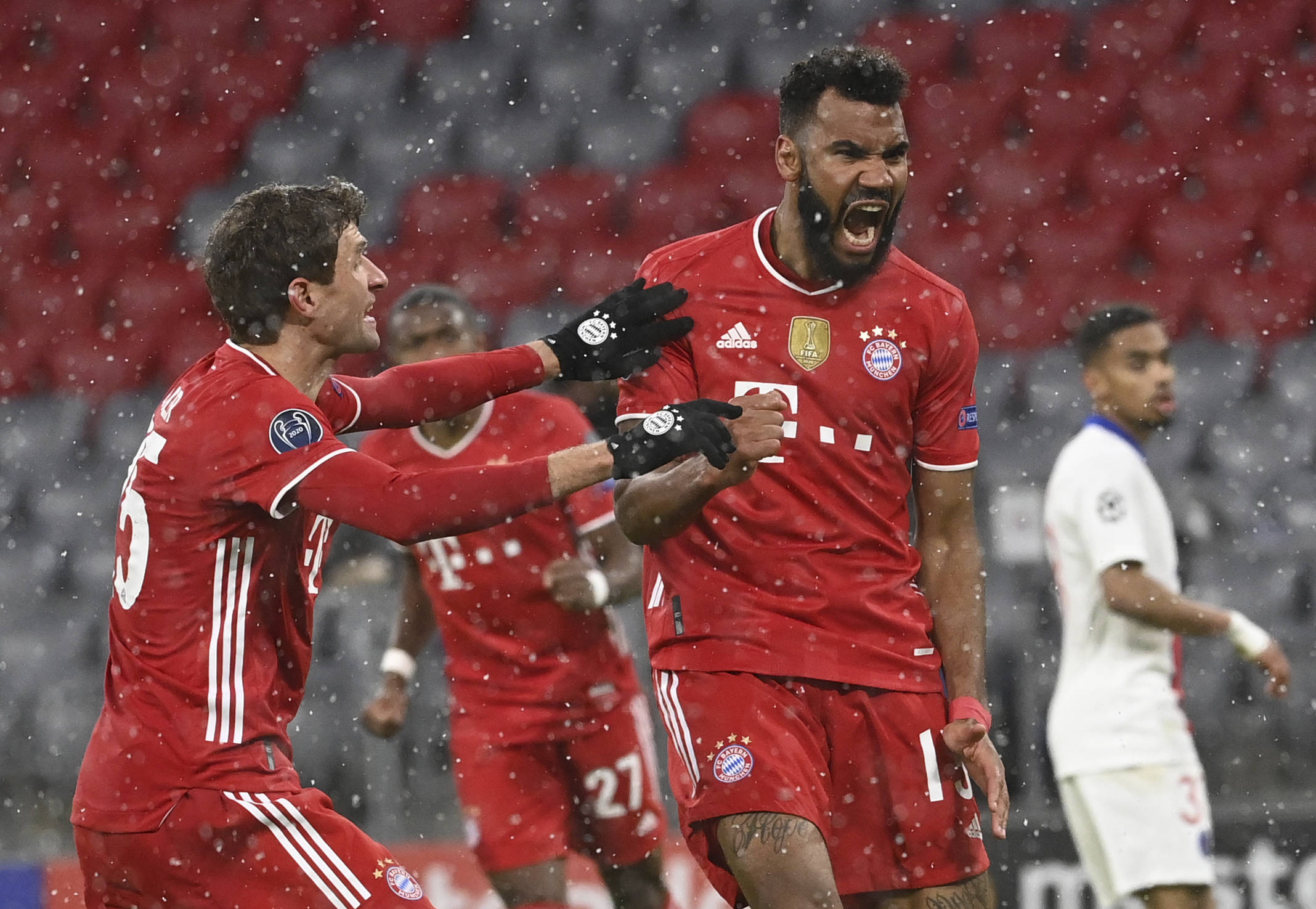 客场作战表现稳定 收获宝贵积分（客场稳健发挥 斩获关键积分）