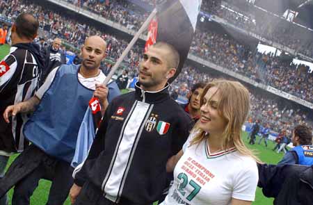 国际米兰圆领卫衣，太漂亮啦想要（国际米兰圆领卫衣，美到想入手）