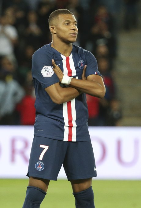 面对韩国梅开二度制胜，拜合拉木荣获本届熊猫杯赛事MVP（梅开二度制胜韩国，拜合拉木荣膺熊猫杯MVP）