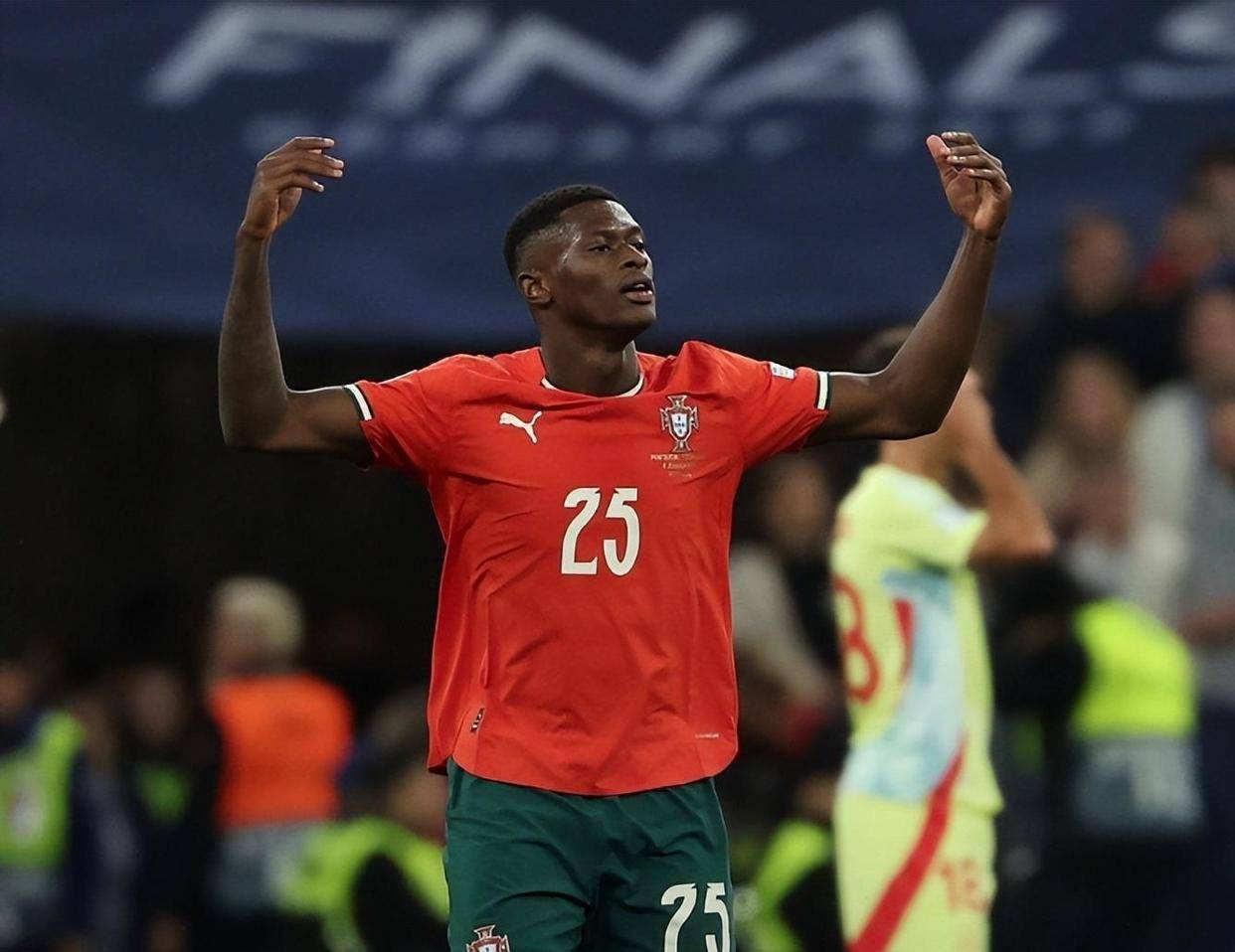 世体：马竞新大股东注资13亿欧元，目标缩小与顶级豪门差距（世体：新大股东向马竞注资13亿欧，志在缩小与顶级豪门的差距）