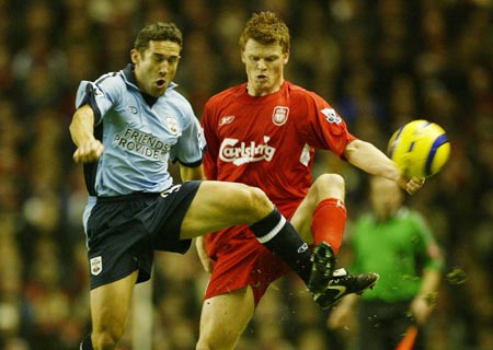 恩里克：开球出边线是学里昂；执教塞尔塔时开始从看台看比赛（路易斯·恩里克：开场将球踢出界是向里昂学习；执教塞尔塔时就开始在看台观战）