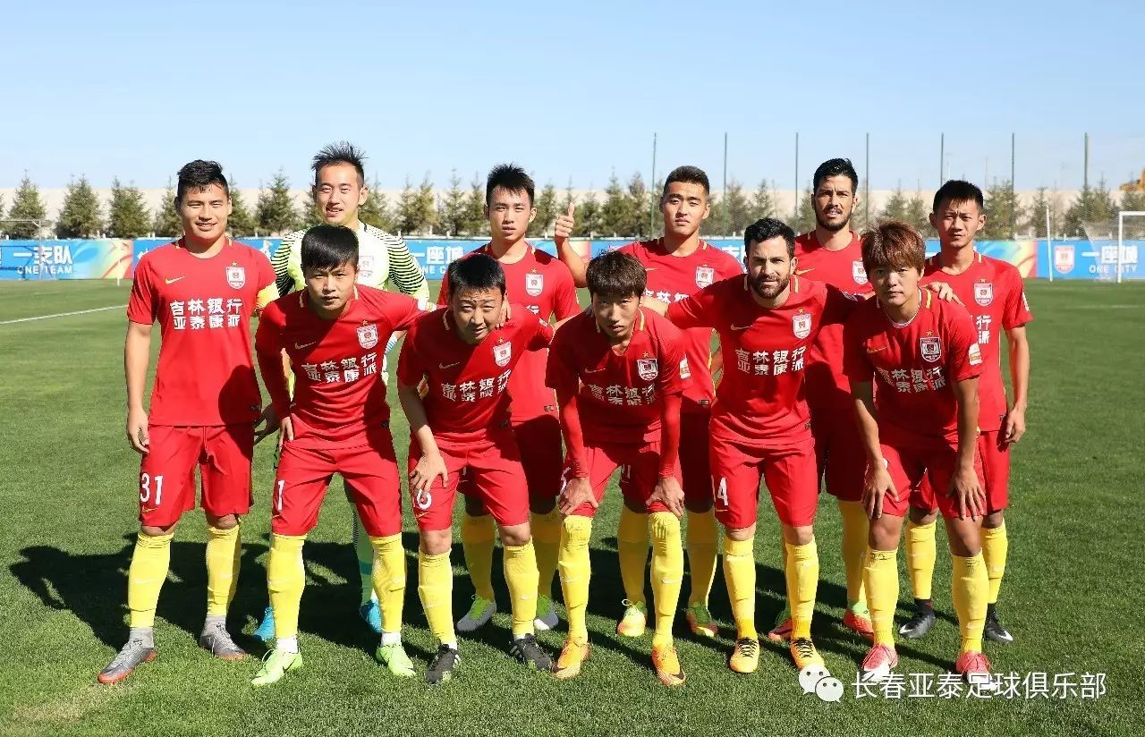 太阳报：卡里乌斯妻子大秀傲人身材，拍摄过程中被电梯门夹（太阳报：卡里乌斯妻子拍摄大片途中意外被电梯门夹住）