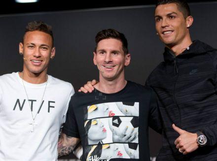 凯恩回应与巴萨传闻：我没和任何人接触，现在在拜仁很开心（凯恩否认巴萨传闻：未与任何人接触，现阶段在拜仁很开心）